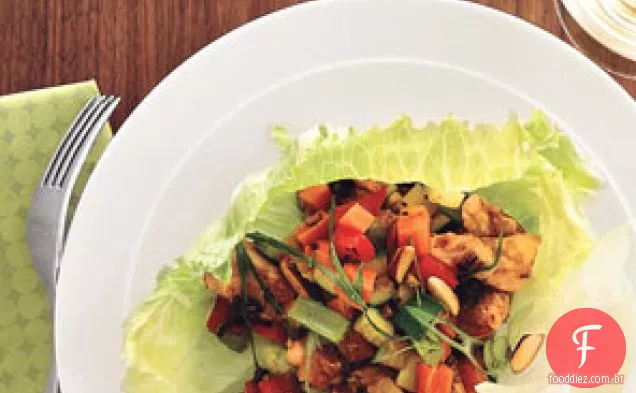 Chop-chop frango em copos de alface