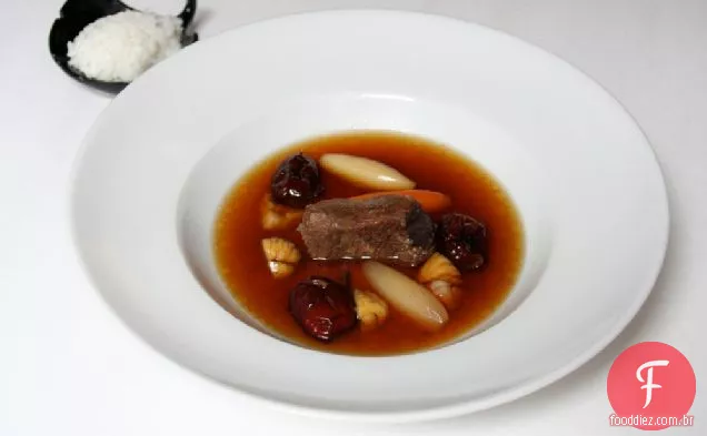 Guisado Curto Coreano Da Costela Com Jujubes Secados E Castanhas