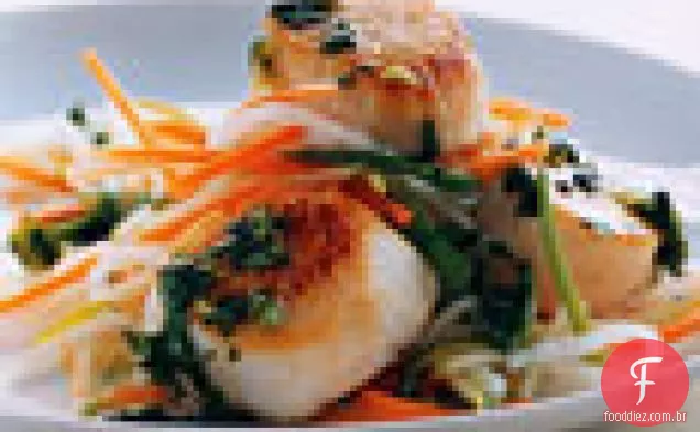 Vieiras com molho de coentro e Slaw Asiático
