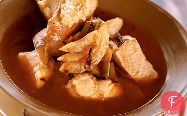 Sopa de peixe Mediterrâneo com Garlicky Rouille