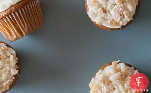 Bolo De Especiarias De Canela Com Cobertura De Cream Cheese E Gengibre Cristalizado