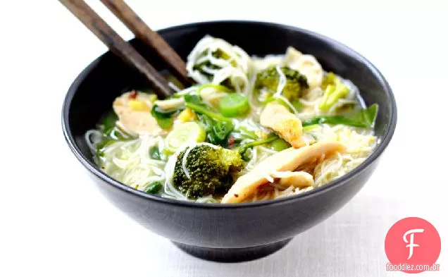 Sopa De Gengibre De Frango Com Macarrão