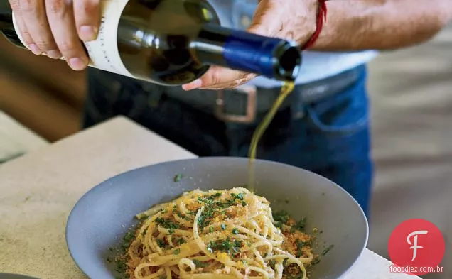 Espaguete Com Bottarga e migalhas de Pão de amêndoa