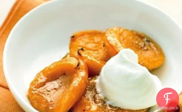 Damascos Grelhados Com Chantilly De Gengibre