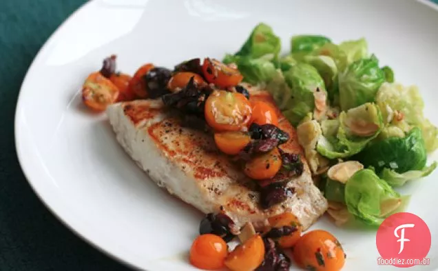 Peixe Salteado Picante Com Azeitonas E Tomates Cereja
