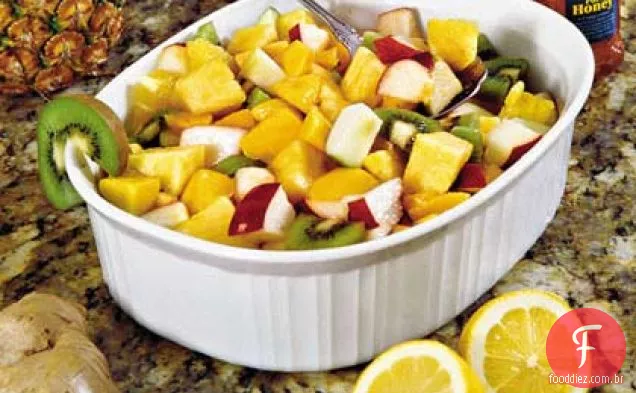 Salada de frutas com gengibre e limão