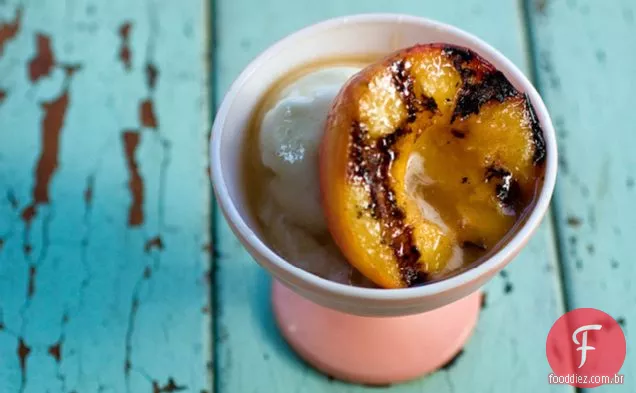 Pêssegos Grelhados Com Gengibre Coco Caramelo