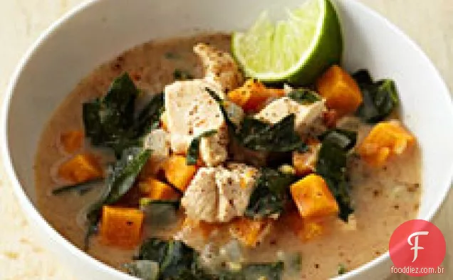 Sopa De Galinha De Amêndoa Com Batata-Doce, Couve E Gengibre