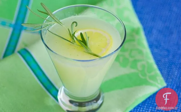 Alecrim espumante-limonada de gengibre