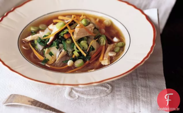 Sopa De Macarrão De Peru Com Gengibre