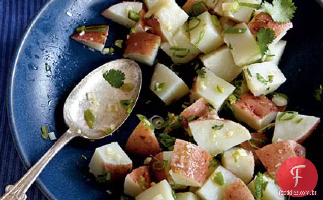 Salada de batata com capim-limão e gengibre