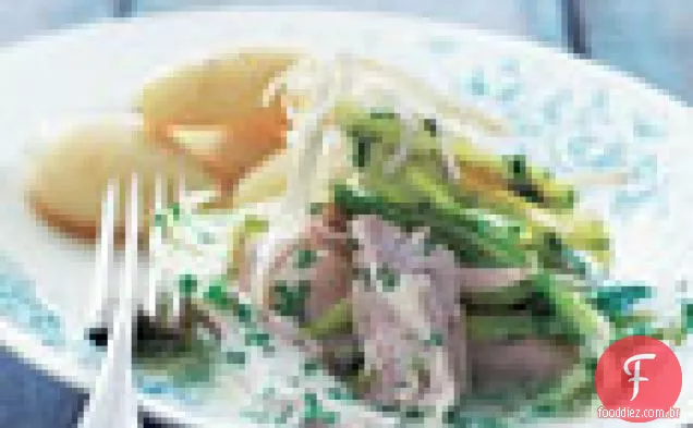 Frango em molho de rábano e cerefólio