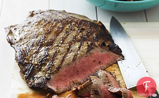 Bife de rábano grelhado com salada de cogumelos