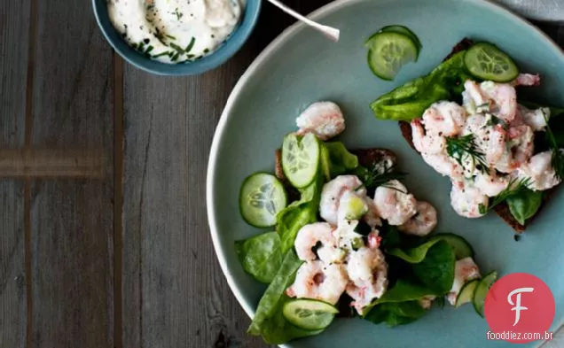 Salada De Camarão E Pepino Com Maionese De Rábano