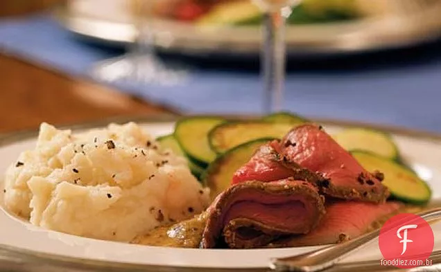 Carne assada com molho de rábano-mostarda