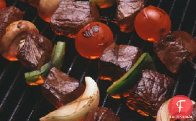 Kabobs De Carne Com Molho De Rábano