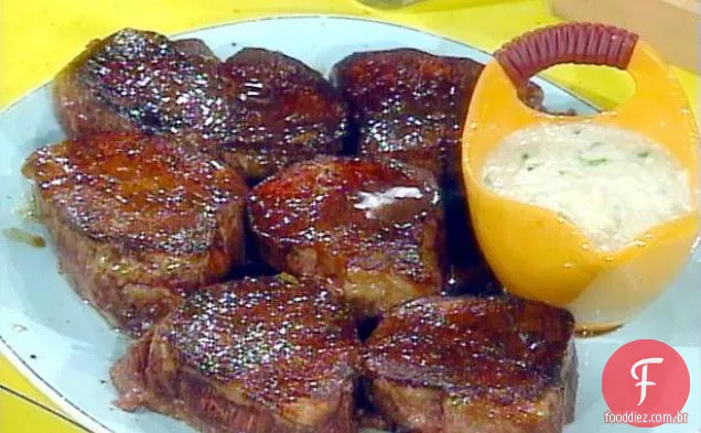Filé de bifes de carne com molho de rábano