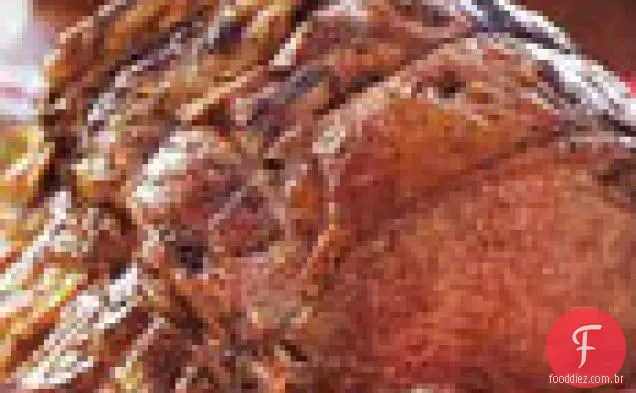 Costela Prime assada com molho Madeira e molho de rábano