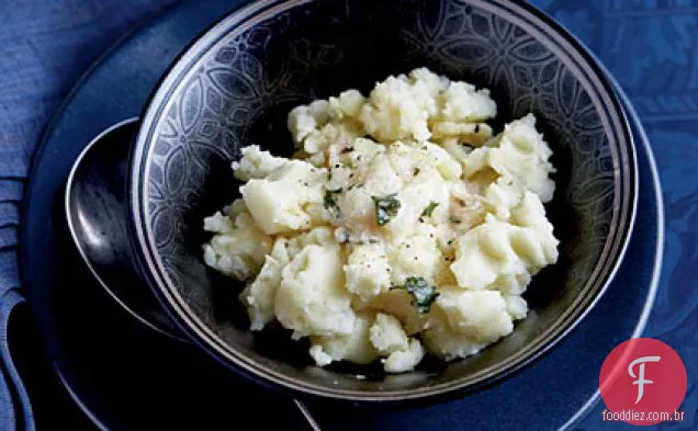 Purê de batatas Yukon Gold com manteiga de rábano