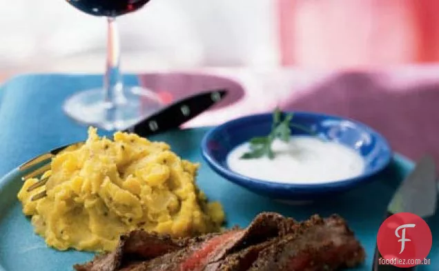 Bife de flanco marinado com rábano Raita