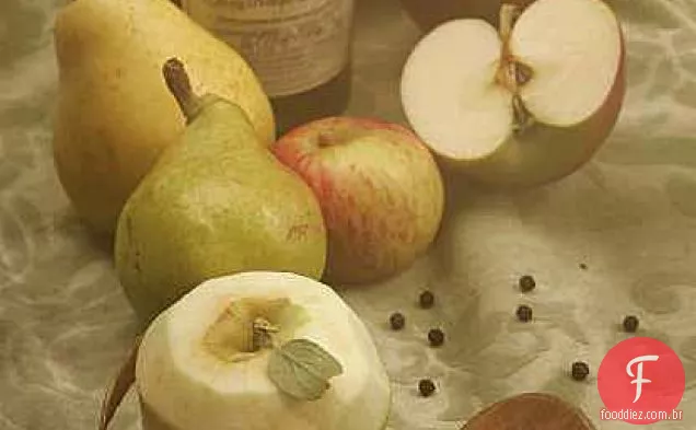 Panquecas de batata com geléia de maçã-cebola e creme de rábano Fraiche