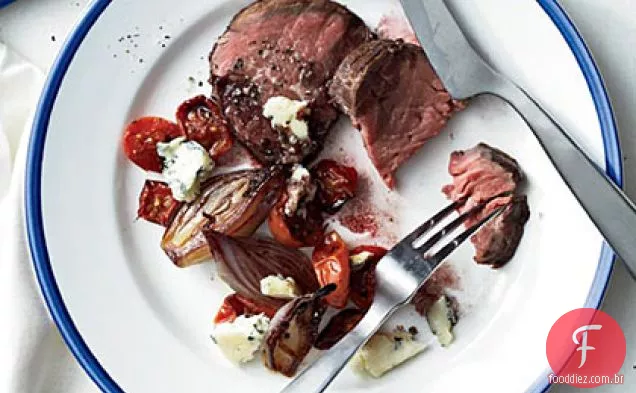 Filé mignon com tomate, chalota e Maytag azul