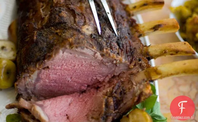 Carne de rábano-e-erva-Crusted costela assado