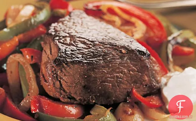 Bifes grelhados com molho cremoso de rábano