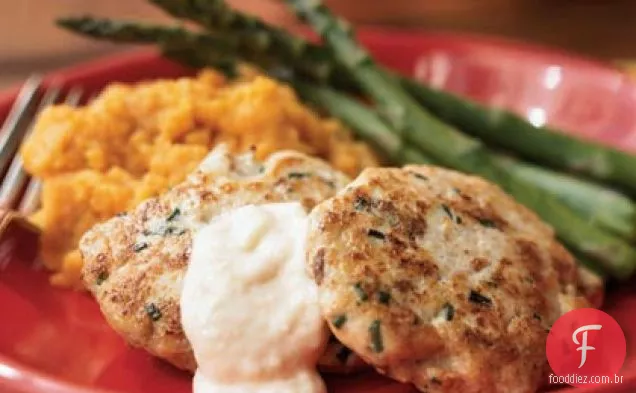 Bolos de frango picantes com rábano Aioli