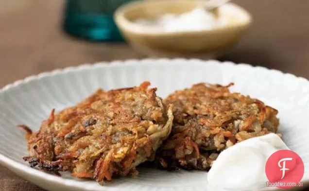 Pastinaga-Latkes de batata com creme de rábano