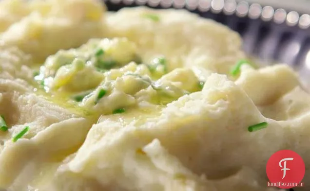 Rábano purê de batatas com manteiga de Cebolinha