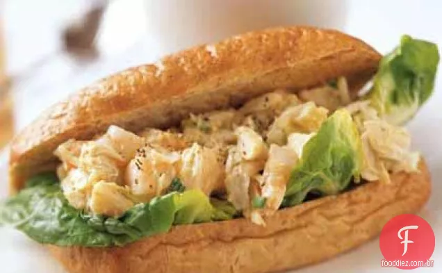 Rolinhos de salada de camarão e caranguejo