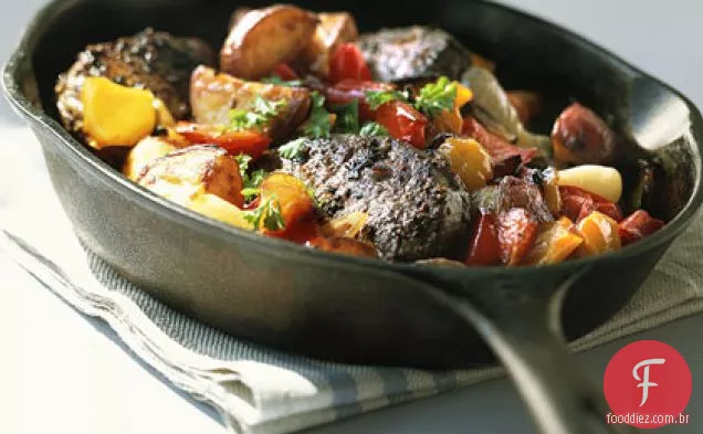 Bife escaldante com legumes assados