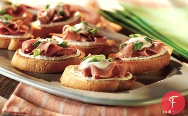 Mordidas de carne com molho cremoso de rábano