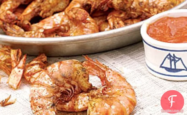 Camarão Velho Grelhado Da Baía Com Molho De Cocktail Do Rábano Lemony