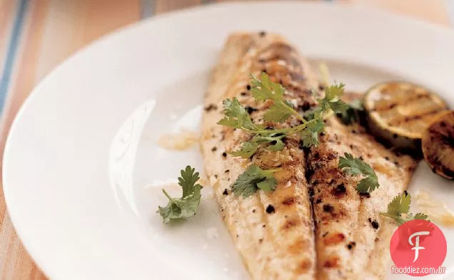 Pompano grelhado com molho de gengibre picante