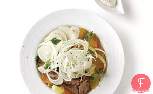 Salada De Raiz Vegetal Com Molho Cremoso De Rábano