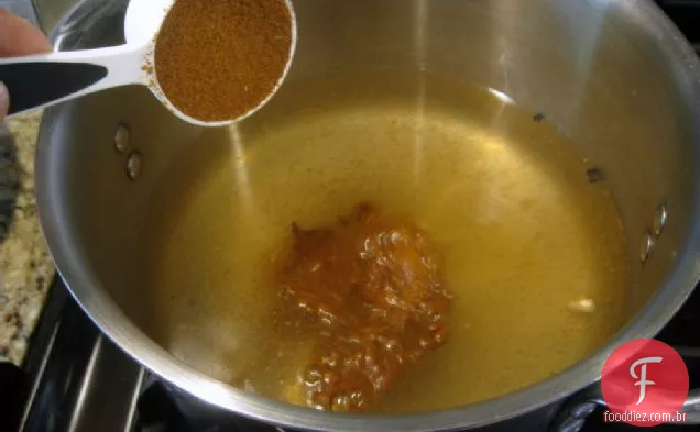 Old Bay Peel ' N Eat camarão + molho de coquetel