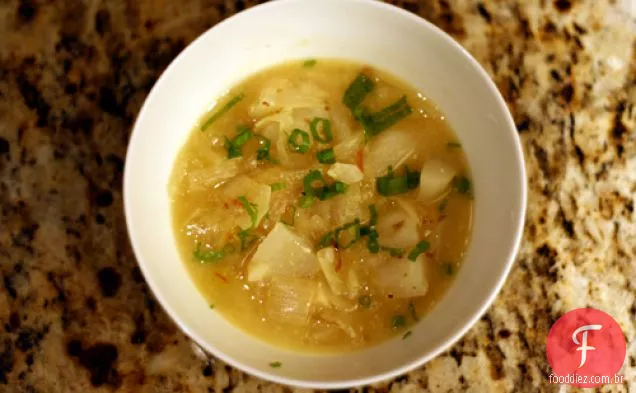 Jantar hoje à noite: sopa de Sunchoke com limão e açafrão