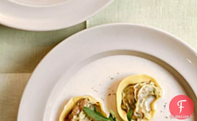 Sopa De Alcachofra De Jerusalém Com Tortellini De Cogumelos Selvagens