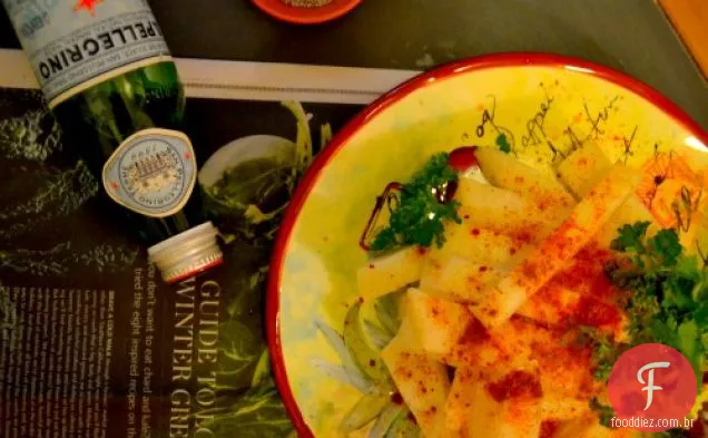 Jicama Stick Snack Com Molho Picante De Canela