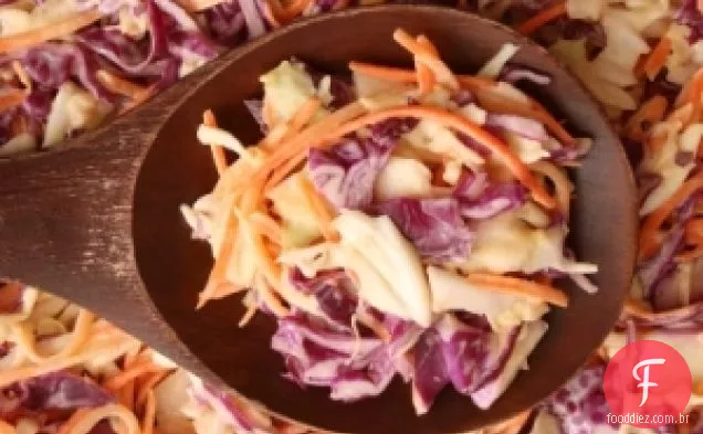 A salada de repolho sudoeste da Diva da cozinha com leitelho cremoso