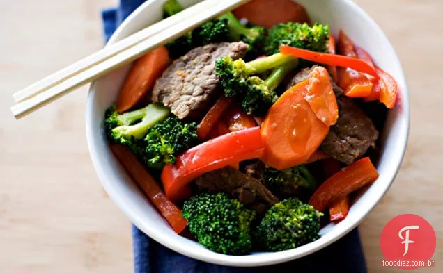 Carne e brócolis refogados