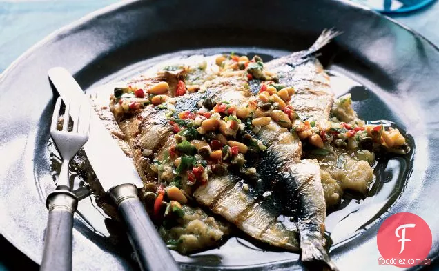 Sardinhas grelhadas com purê de berinjela e molho de estragão