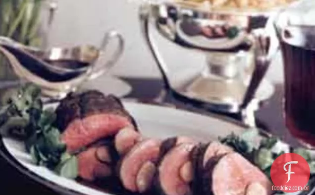 Lombo de carne com vinho tinto e molho de medula