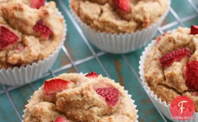 Muffins de morango integral sem glúten