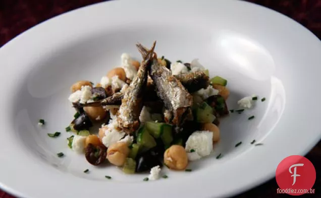 Salada De Sardinha Com Grão De Bico E Queijo Feta