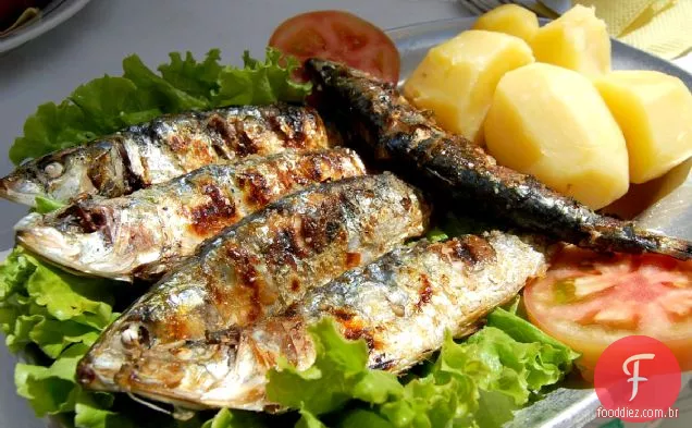 Sardinhas Grelhadas, Limão Carbonizado E Chiles