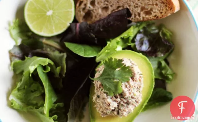 Salada de coentro e sardinha em metades de abacate Receitas de Th