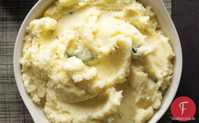 Purê de batatas com infusão de sálvia e pastinaga